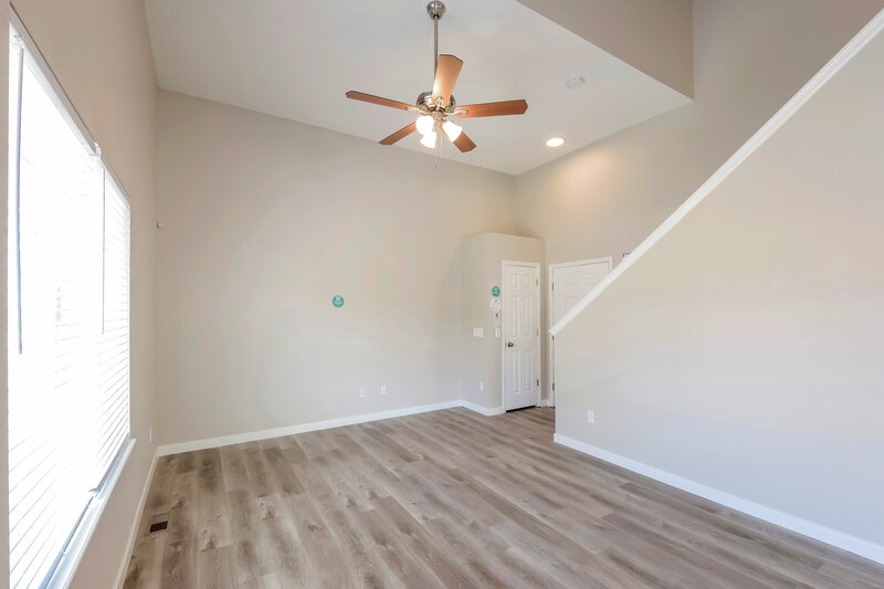 3,070/Mo, 5915 S Valdai Way Aurora, CO 80015 Living Room View 2