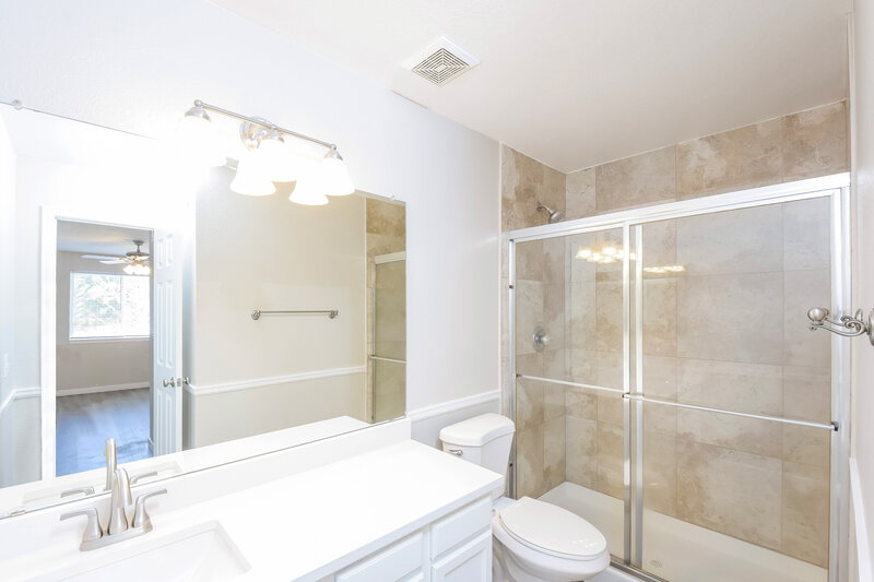 3,070/Mo, 5915 S Valdai Way Aurora, CO 80015 Main Bathroom View