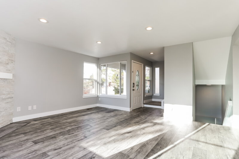 2,700/Mo, 13356 Ash Cir Thornton, CO 80241 Living Room View 2
