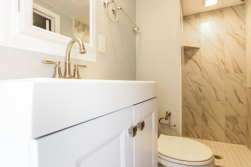 2,700/Mo, 13356 Ash Cir Thornton, CO 80241 Bathroom View