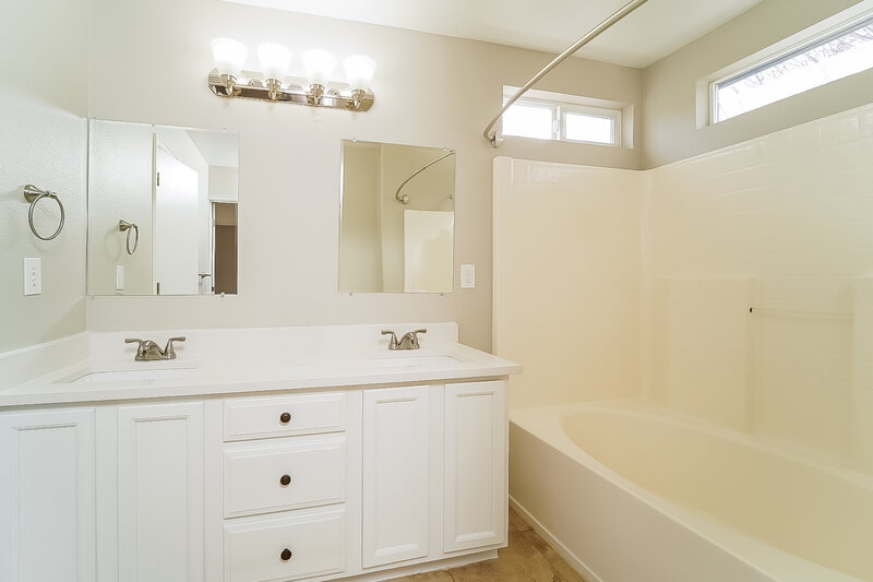 2,735/Mo, 4914 Collingswood Dr Highlands Ranch, CO 80130 Main Bathroom View