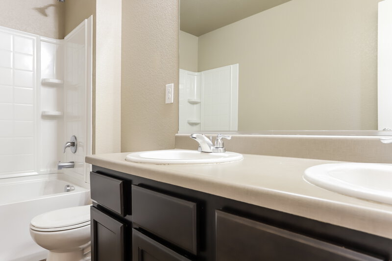 3,275/Mo, 5772 Echo Park Cir Castle Rock, CO 80104 Main Bathroom View