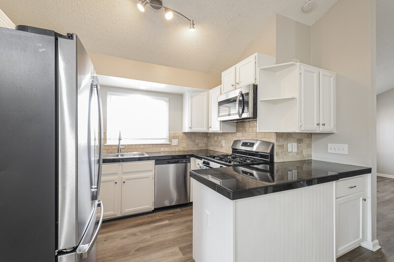 2,770/Mo, 4089 S Dunkirk Way Aurora, CO 80013 Kitchen View