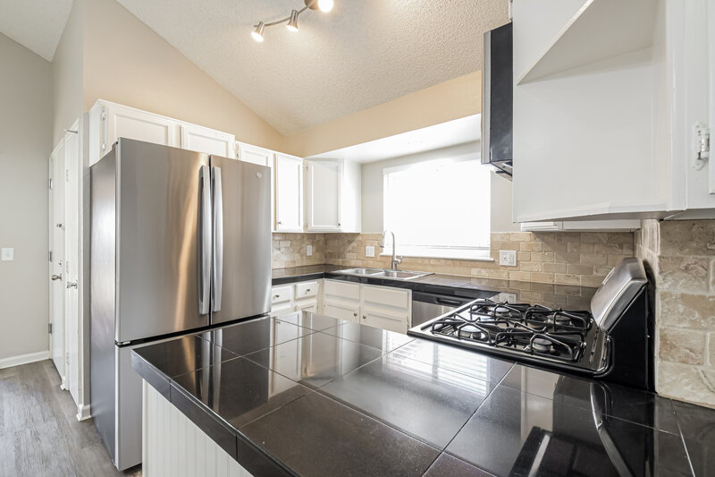 2,770/Mo, 4089 S Dunkirk Way Aurora, CO 80013 Kitchen View 2