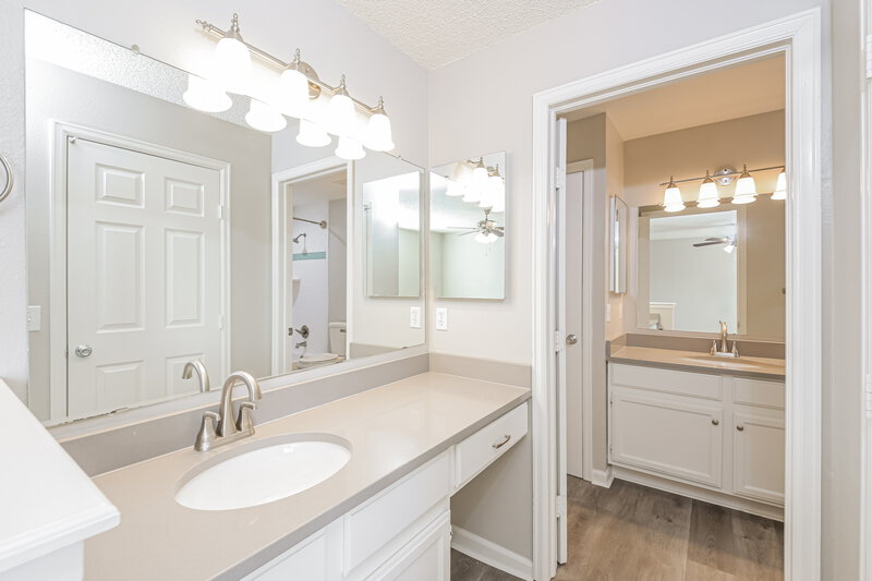 2,770/Mo, 4089 S Dunkirk Way Aurora, CO 80013 Main Bathroom View