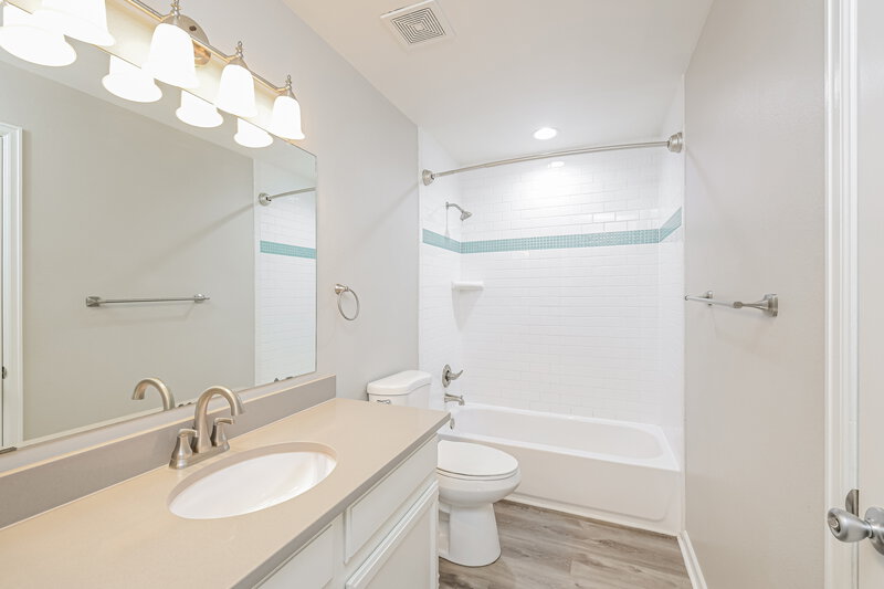 2,770/Mo, 4089 S Dunkirk Way Aurora, CO 80013 Bathroom View