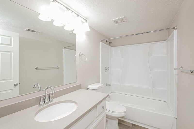 2,770/Mo, 4089 S Dunkirk Way Aurora, CO 80013 Bathroom View 2