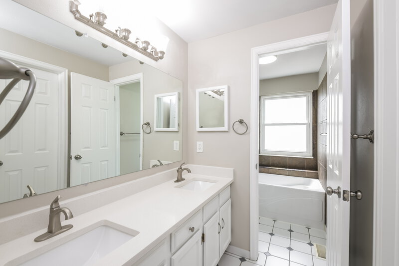3,055/Mo, 5989 S Swadley Way Littleton, CO 80127 Main Bathroom View