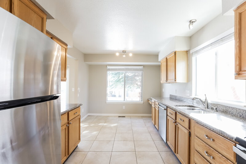 3,240/Mo, 10816 Shaw Ct Parker, CO 80134 Kitchen View 2