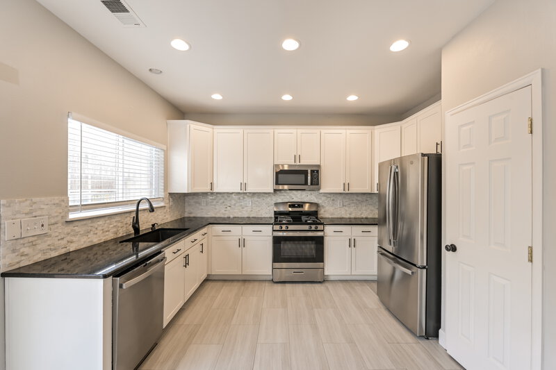 2,640/Mo, 5065 Pelican St Brighton, CO 80601 Kitchen View 2