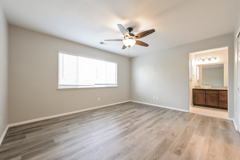 2,640/Mo, 5065 Pelican St Brighton, CO 80601 Main Bedroom View
