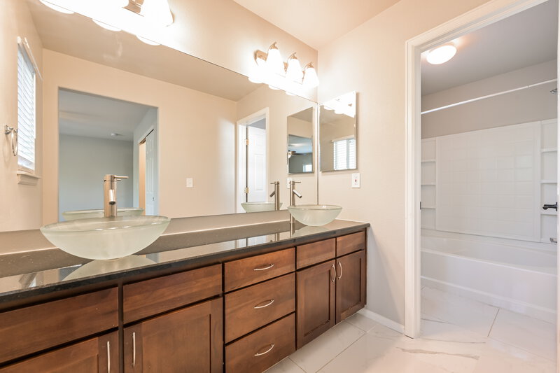 2,640/Mo, 5065 Pelican St Brighton, CO 80601 Main Bathroom View