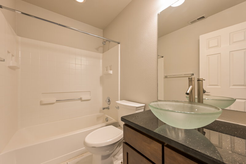 2,640/Mo, 5065 Pelican St Brighton, CO 80601 Bathroom View
