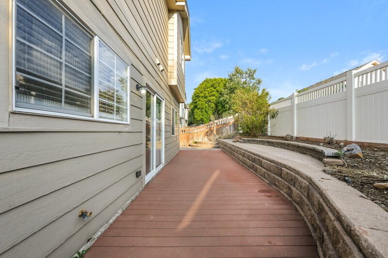2,640/Mo, 5065 Pelican St Brighton, CO 80601 Rear View