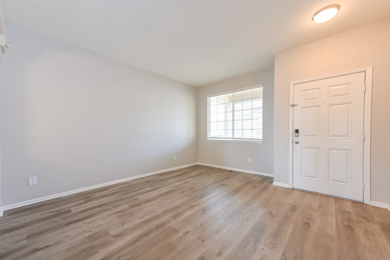 2,705/Mo, 7344 S Memphis St Aurora, CO 80016 Living Room View 2