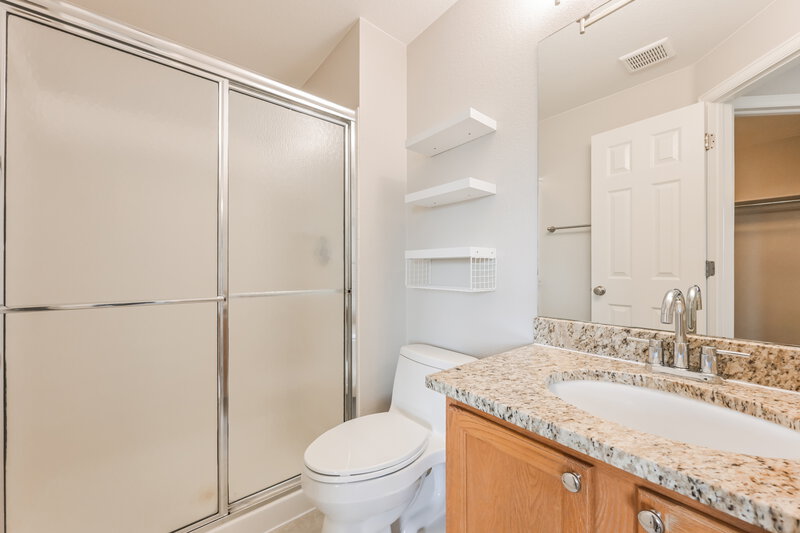 3,195/Mo, 647 Branding Iron Ln Castle Rock, CO 80104 Main Bathroom View