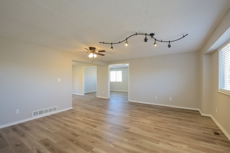2,765/Mo, 7533 S Estes Ct Littleton, CO 80128 Living Room View