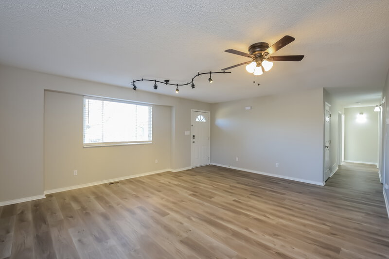 2,765/Mo, 7533 S Estes Ct Littleton, CO 80128 Living Room View 3