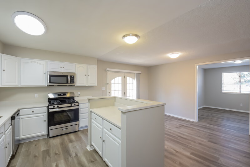 2,765/Mo, 7533 S Estes Ct Littleton, CO 80128 Kitchen View 3