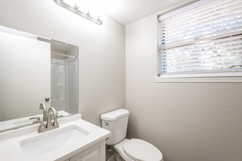 2,630/Mo, 19123 E 46th Ave Denver, CO 80249 Bathroom View