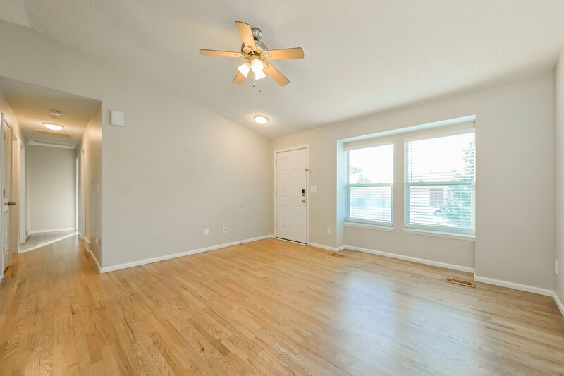 3,285/Mo, 8993 W Ontario Ave Littleton, CO 80128 Living Room View 2