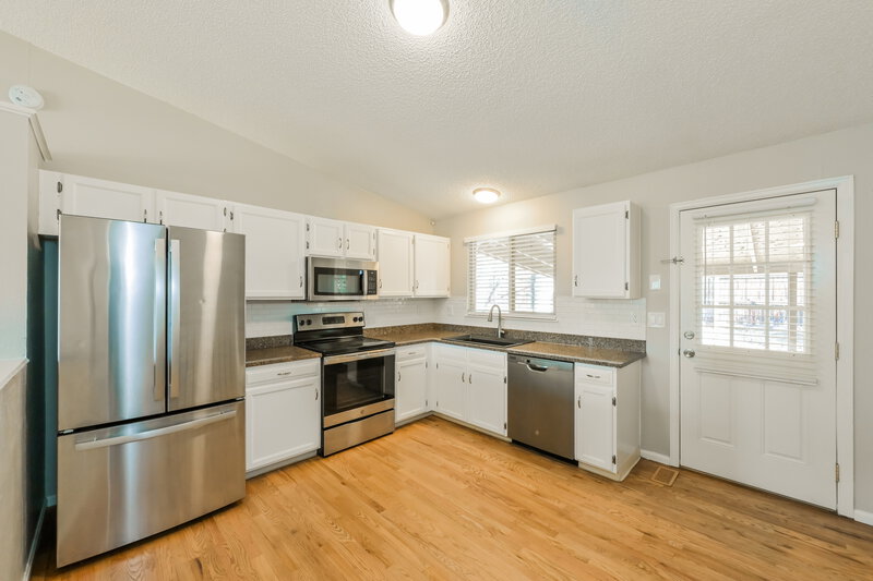 3,285/Mo, 8993 W Ontario Ave Littleton, CO 80128 Kitchen View