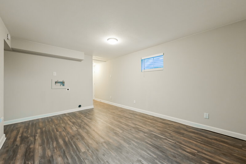 3,285/Mo, 8993 W Ontario Ave Littleton, CO 80128 Laundry Room View