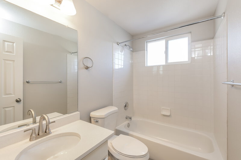 2,750/Mo, 13587 Bellaire St Thornton, CO 80241 Bathroom View