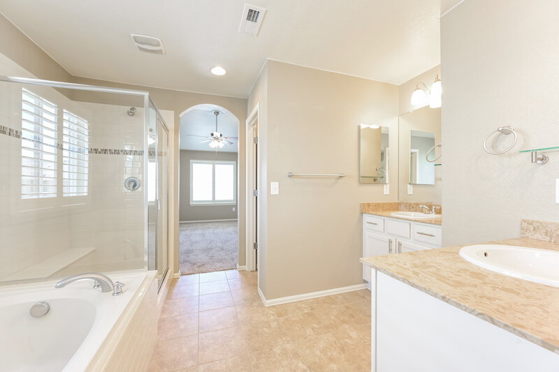 3,550/Mo, 8030 E 139th Ave Brighton, CO 80602 Main Bathroom View