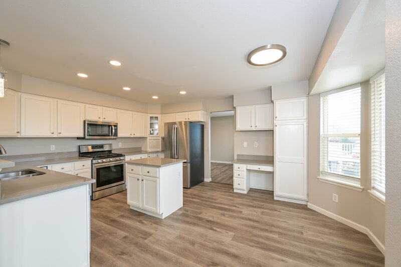 3,175/Mo, 5755 S Andes St Aurora, CO 80015 Kitchen View 2