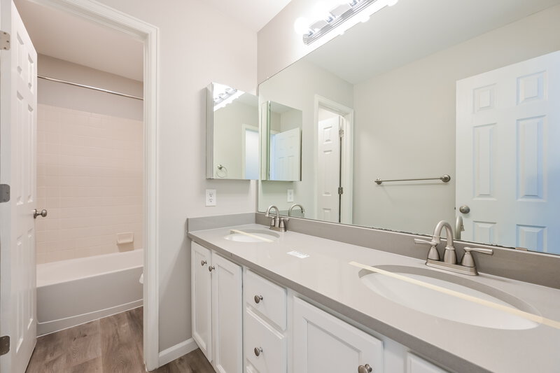 3,175/Mo, 5755 S Andes St Aurora, CO 80015 Bathroom View