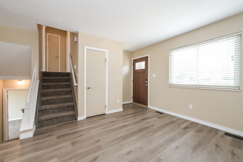 2,690/Mo, 1679 S Naples St Aurora, CO 80017 Living Room View 2