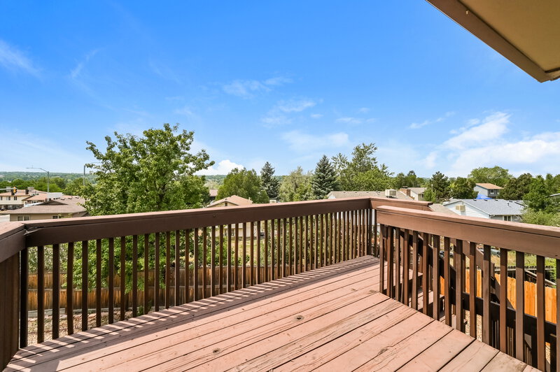 2,690/Mo, 1679 S Naples St Aurora, CO 80017 Deck View