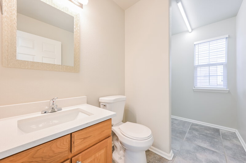 3,055/Mo, 9678 Sun Meadow St Highlands Ranch, CO 80129 Main Bathroom View 2