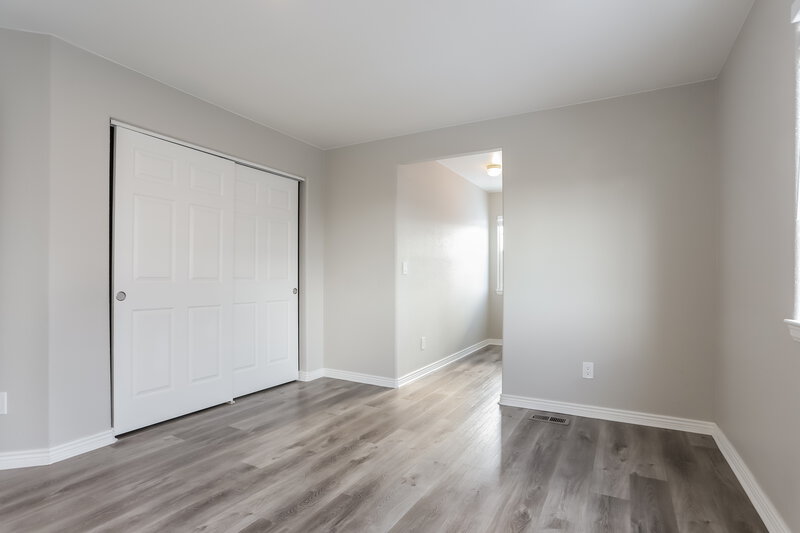 2,700/Mo, 5722 S Quemoy Cir Centennial, CO 80015 Main Bedroom View 2