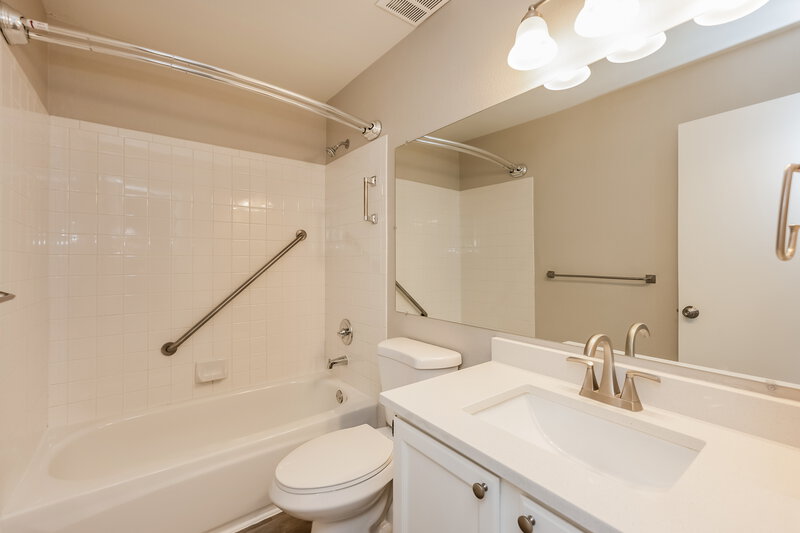 2,670/Mo, 8327 Chancellor Dr Colorado Springs, CO 80920 Bathroom View