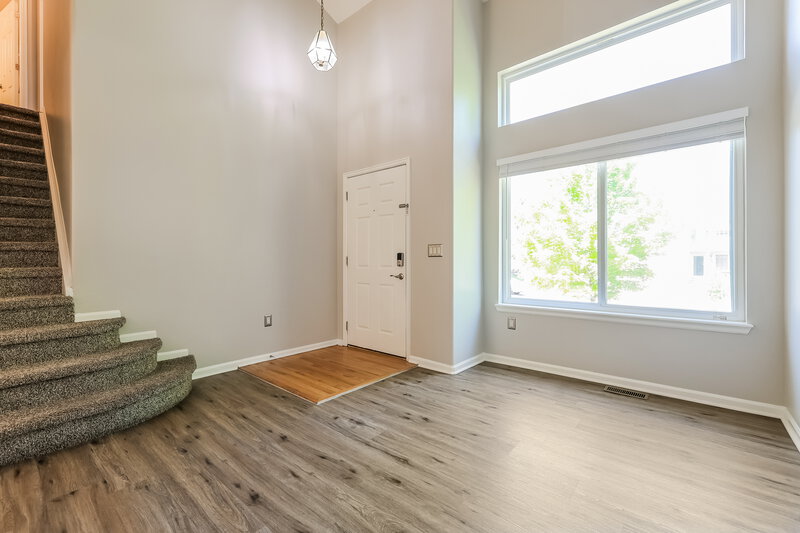 3,285/Mo, 5544 S Wenatchee St Aurora, CO 80015 Living Room View 2