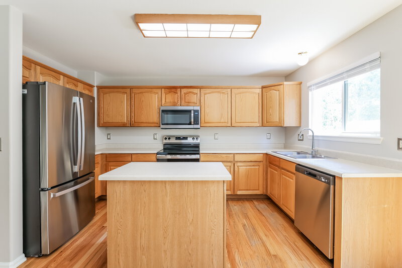3,285/Mo, 5544 S Wenatchee St Aurora, CO 80015 Kitchen View