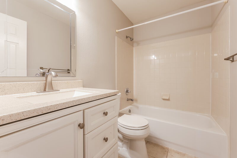 3,285/Mo, 5544 S Wenatchee St Aurora, CO 80015 Bathroom View