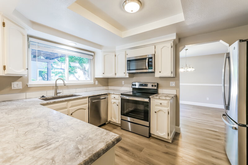 3,715/Mo, 15092 E Chenango Ave Aurora, CO 80015 Kitchen View