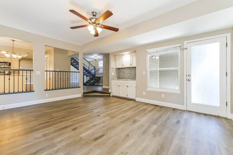 3,715/Mo, 15092 E Chenango Ave Aurora, CO 80015 Sitting Room View 2