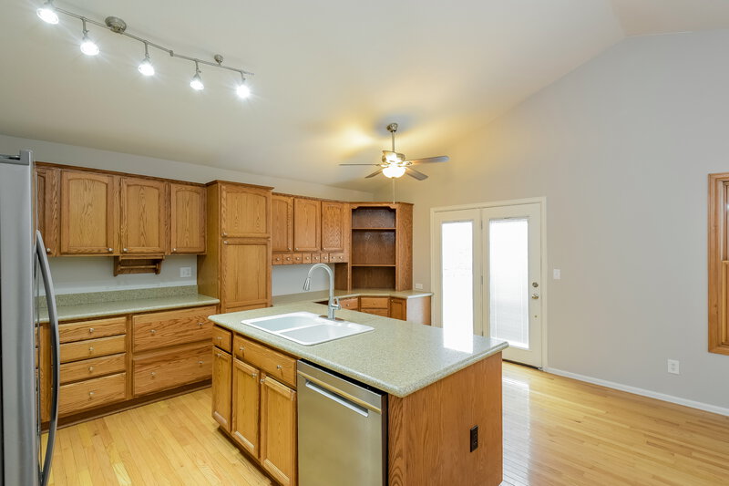 3,115/Mo, 12631 Irving Ct Broomfield, CO 80020 Kitchen View 2