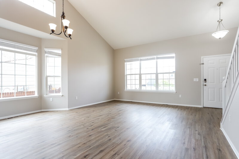 3,245/Mo, 21956 E Oberlin Pl Aurora, CO 80018 Living Room View 2