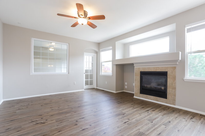 3,245/Mo, 21956 E Oberlin Pl Aurora, CO 80018 Sitting Room View