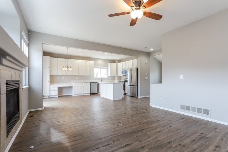 3,245/Mo, 21956 E Oberlin Pl Aurora, CO 80018 Sitting Room View 2