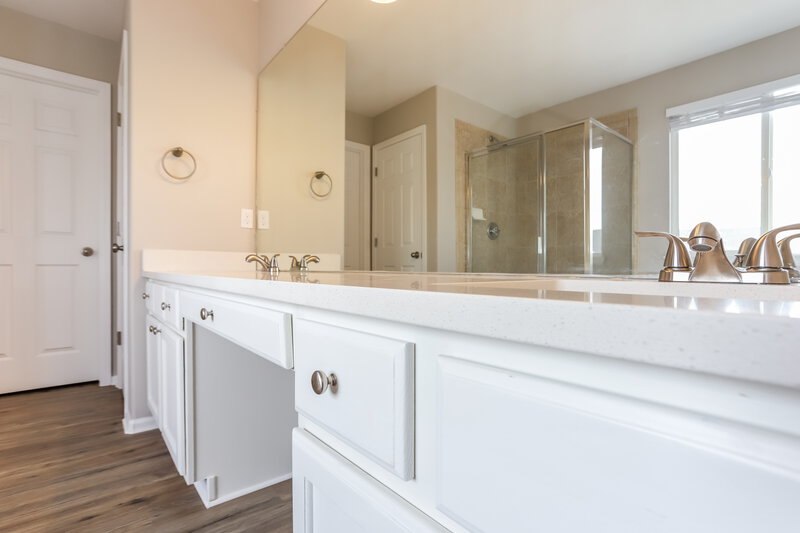 3,245/Mo, 21956 E Oberlin Pl Aurora, CO 80018 Main Bathroom View 2
