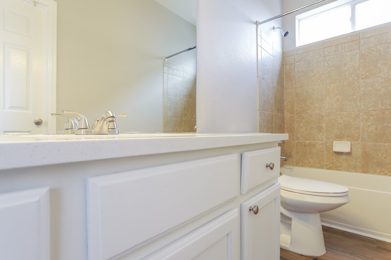 3,245/Mo, 21956 E Oberlin Pl Aurora, CO 80018 Bathroom View