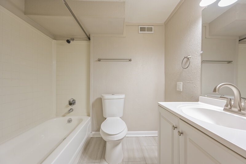 3,175/Mo, 11697 W Bowles Circle Littleton, CO 80127 Bathroom View