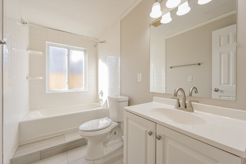 3,175/Mo, 11697 W Bowles Circle Littleton, CO 80127 Bathroom View 2