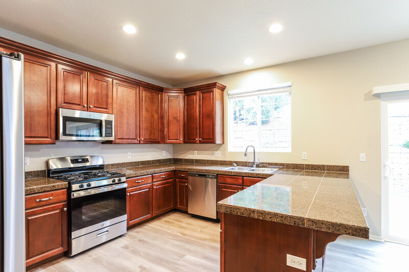 3,180/Mo, 2462 Bellavista St Castle Rock, CO 80109 Kitchen View 2